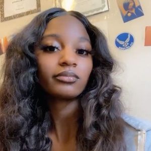 Meet your Posher, Arrika